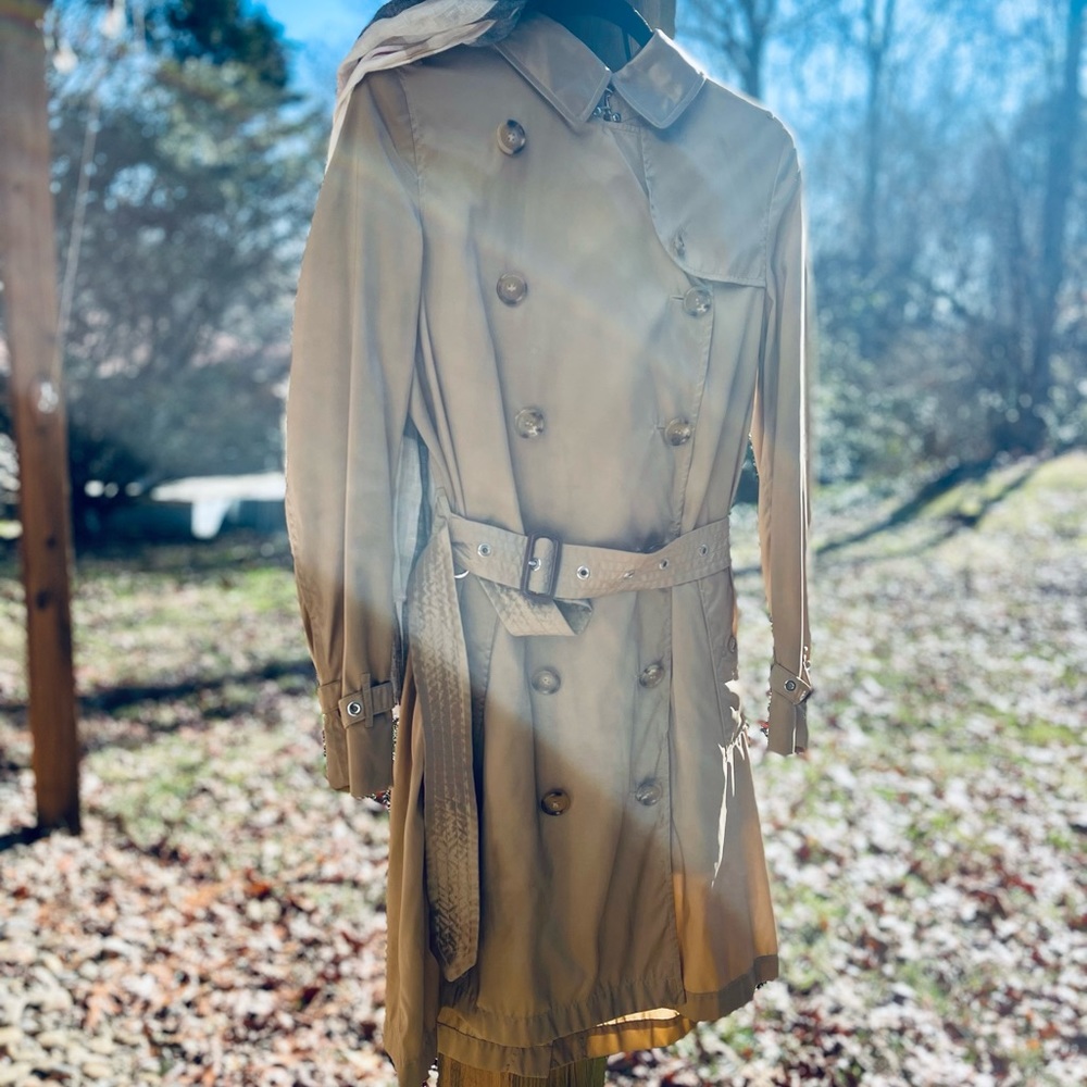 Burberry Silky Tan Belted Raincoat/ Trench Coat - Picture 7 of 16